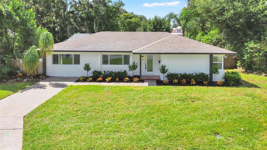 Single Family Residence in LAKELAND