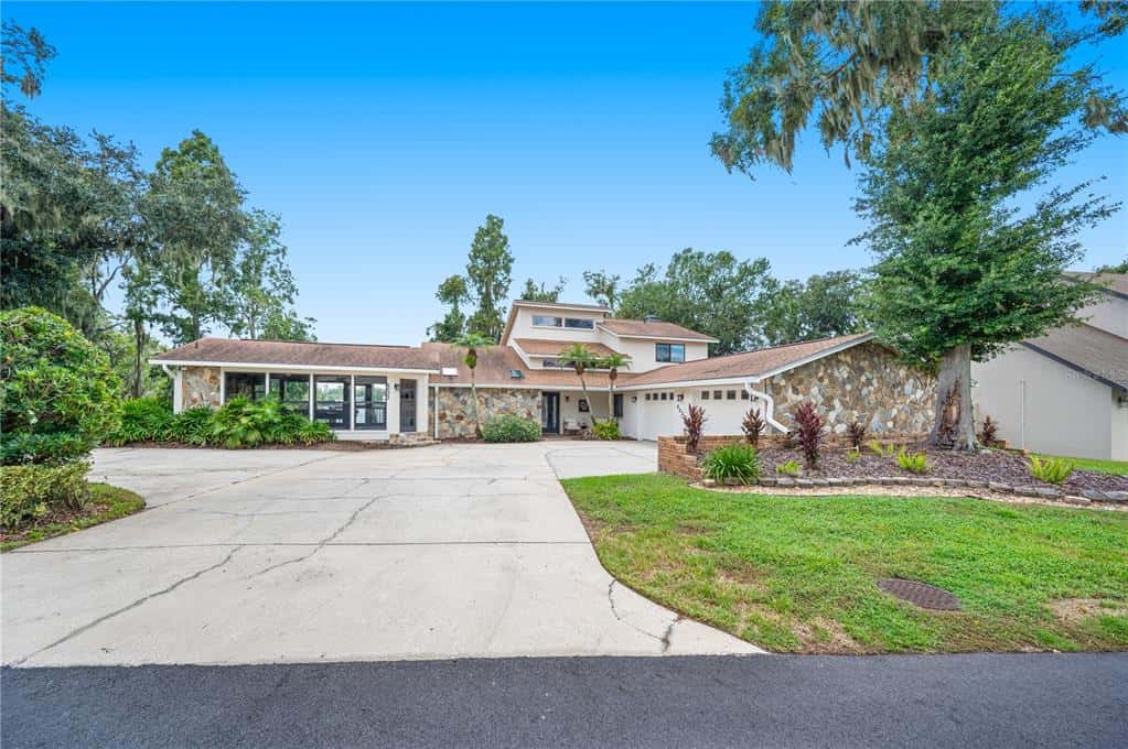 Single Family Residence in LAKELAND