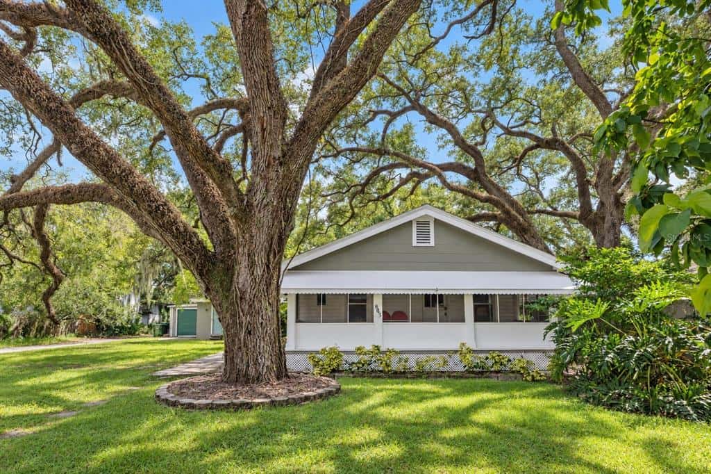 Single Family Residence in TAMPA