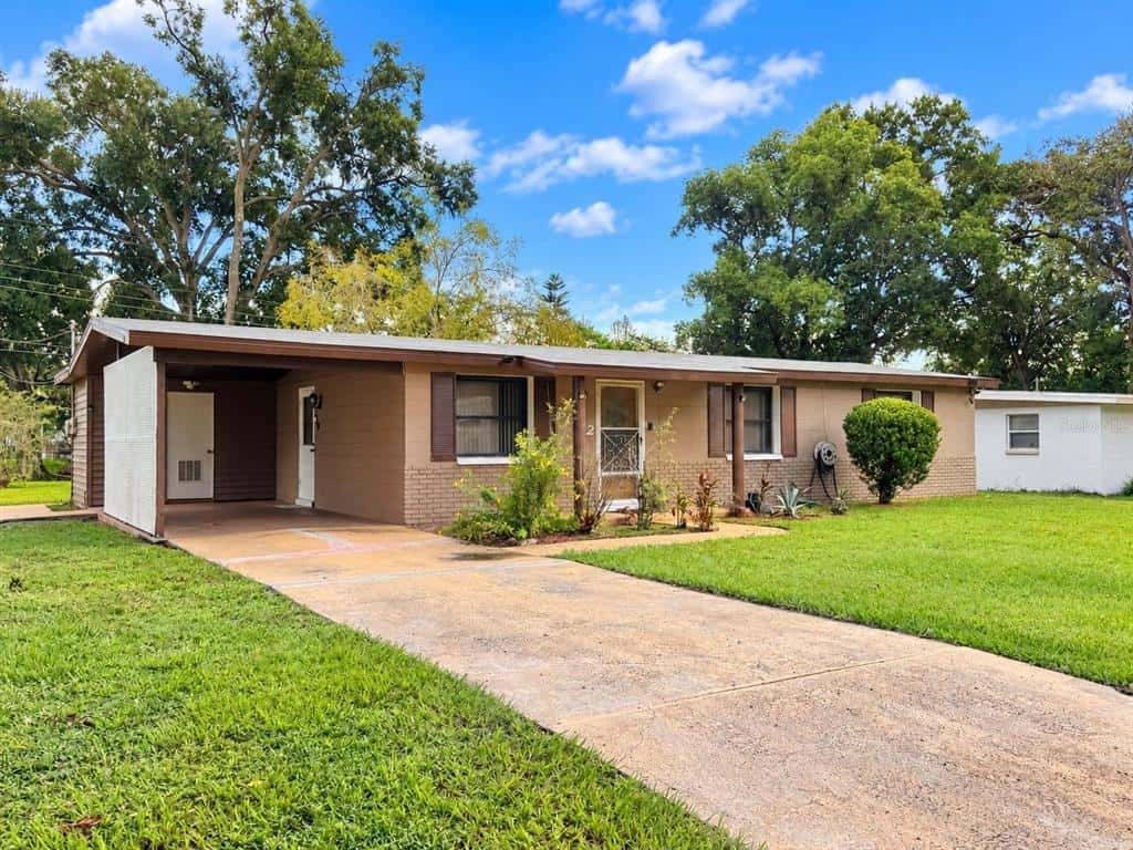 Single Family Residence in LAKELAND