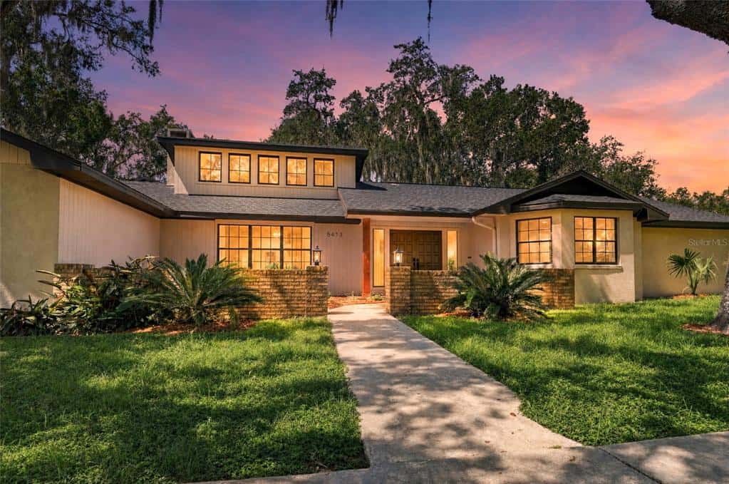 Single Family Residence in ZEPHYRHILLS