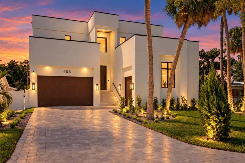 Single Family Residence in TAMPA