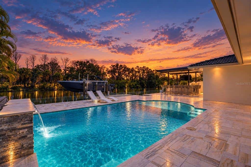 Single Family Residence in TAMPA