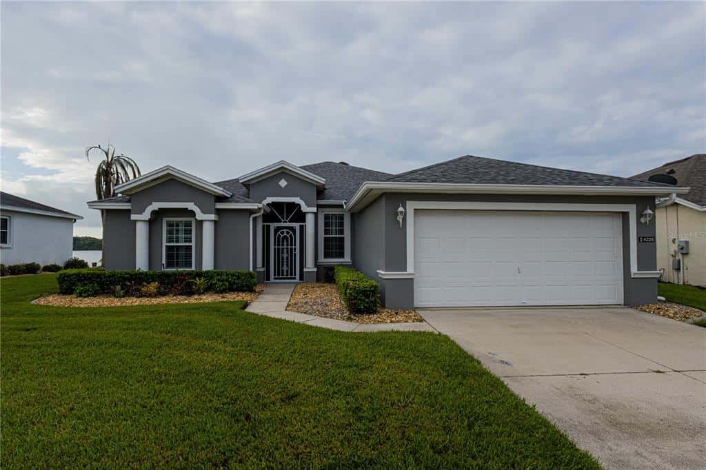 Single Family Residence in LAKELAND