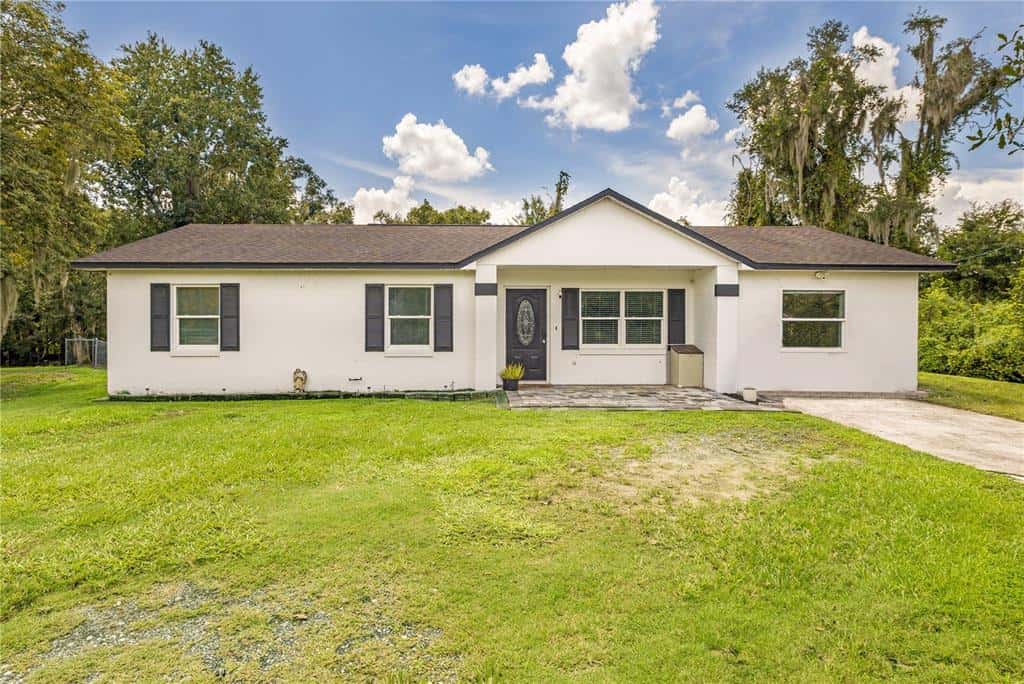 Single Family Residence in LAKELAND