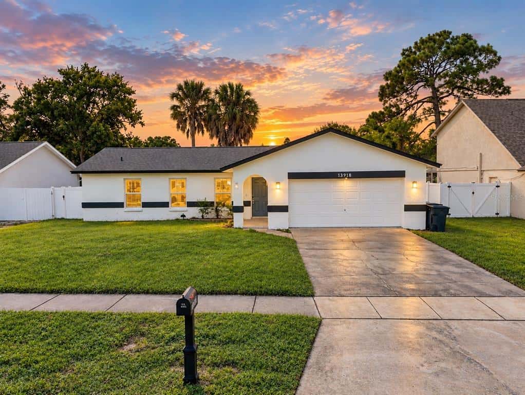 Single Family Residence in TAMPA
