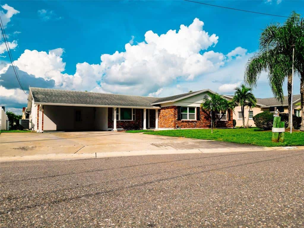 Single Family Residence in TAMPA