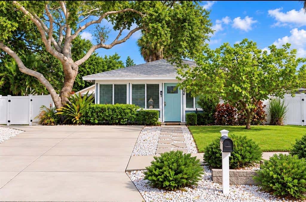 Single Family Residence in DUNEDIN