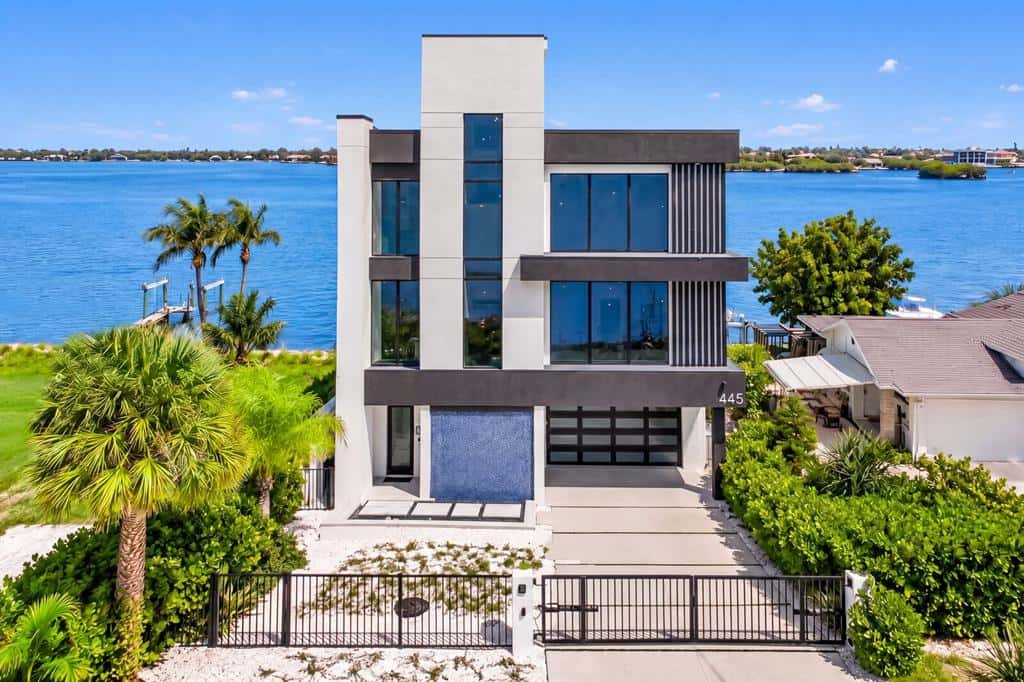 Single Family Residence in MADEIRA BEACH