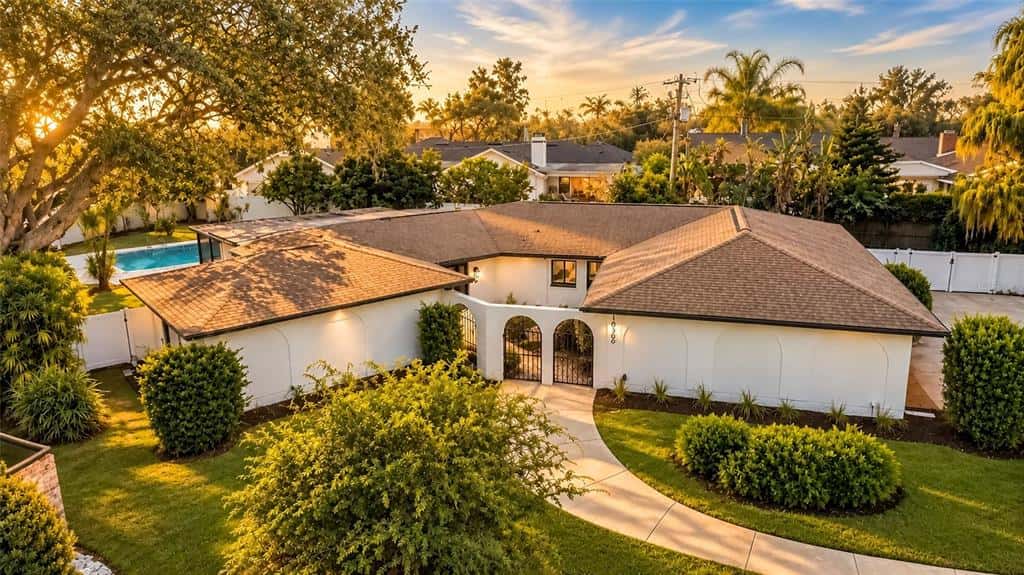 Single Family Residence in TAMPA