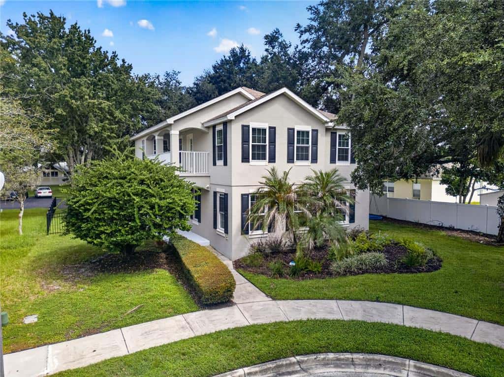 Single Family Residence in WINTER GARDEN