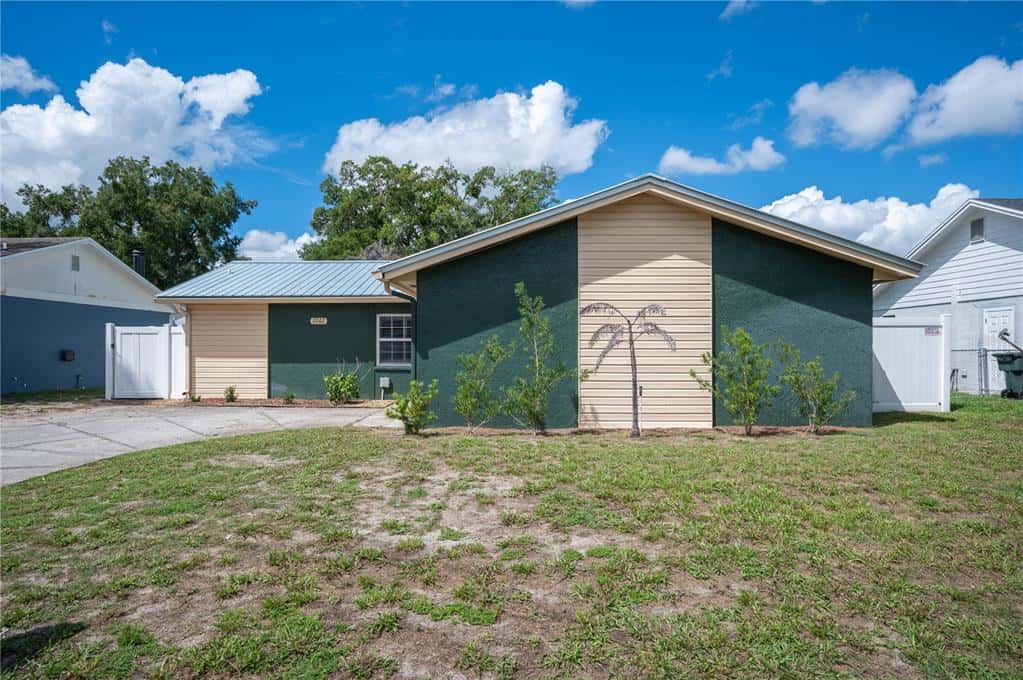 Single Family Residence in LAKELAND