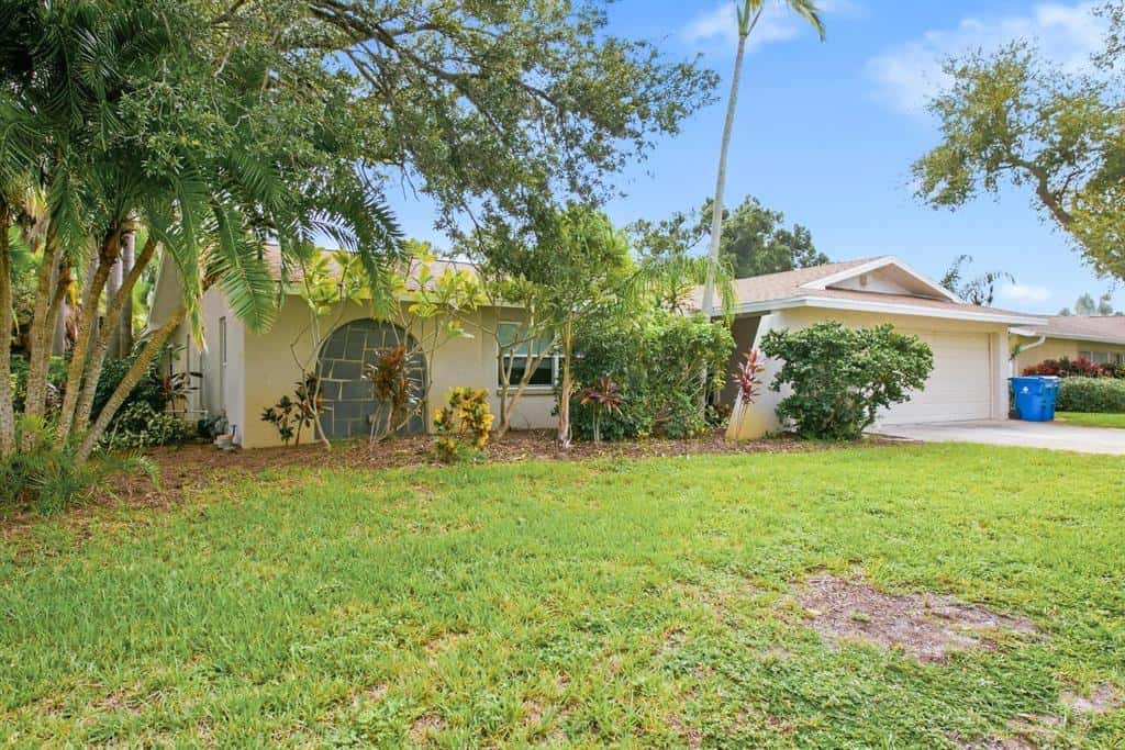 Single Family Residence in SEMINOLE