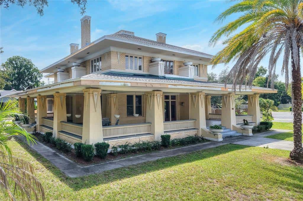 Single Family Residence in LAKELAND