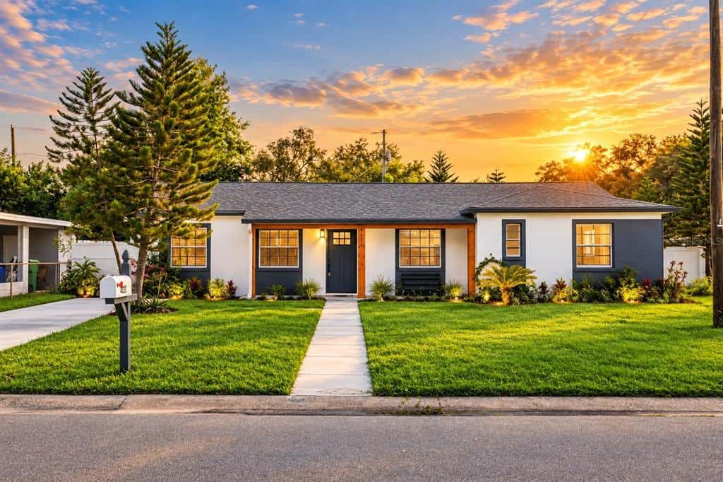 Single Family Residence in TAMPA