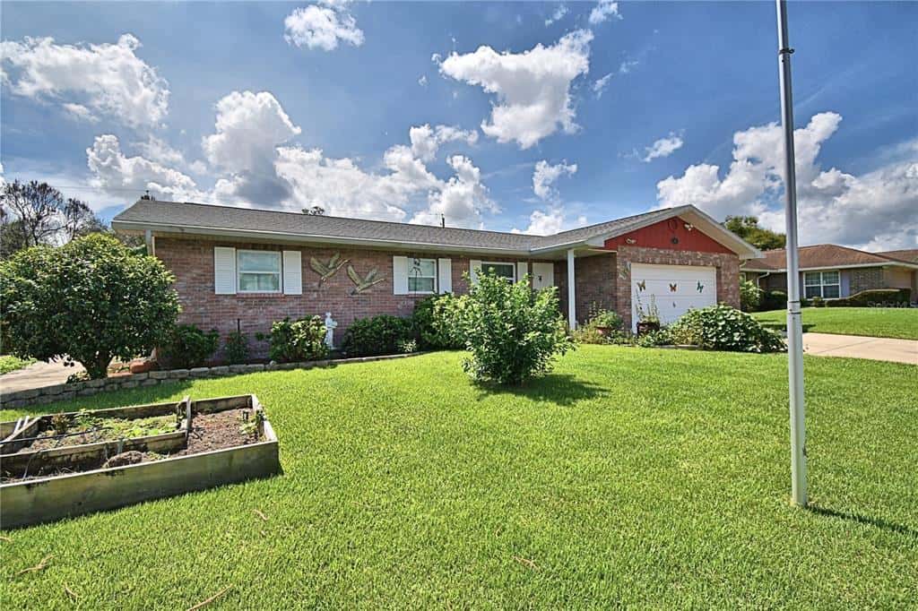 Single Family Residence in LAKELAND