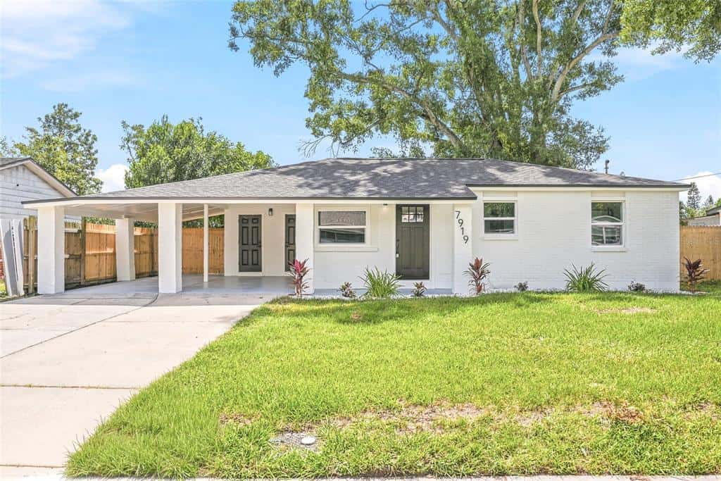 Single Family Residence in TAMPA