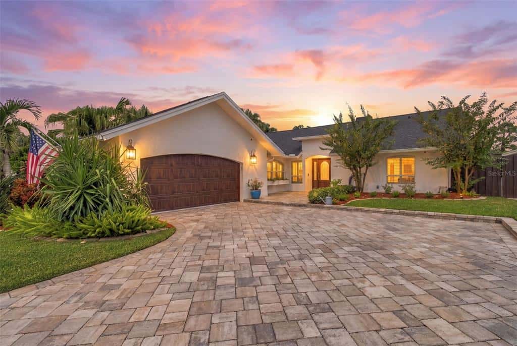 Single Family Residence in TAMPA
