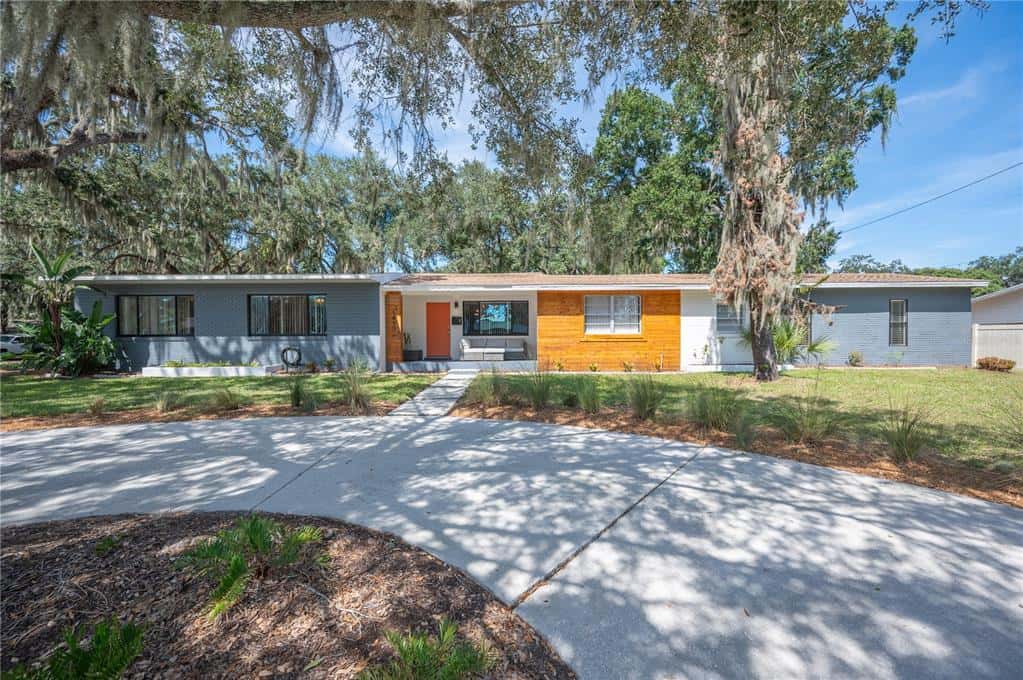 Single Family Residence in LAKELAND