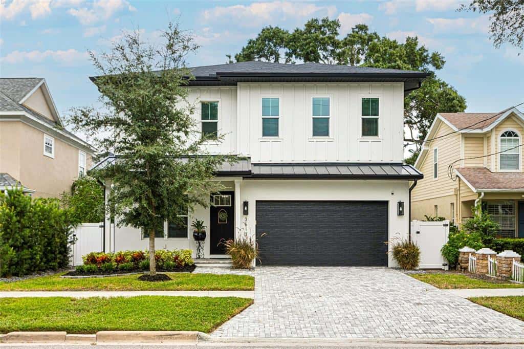 Single Family Residence in TAMPA