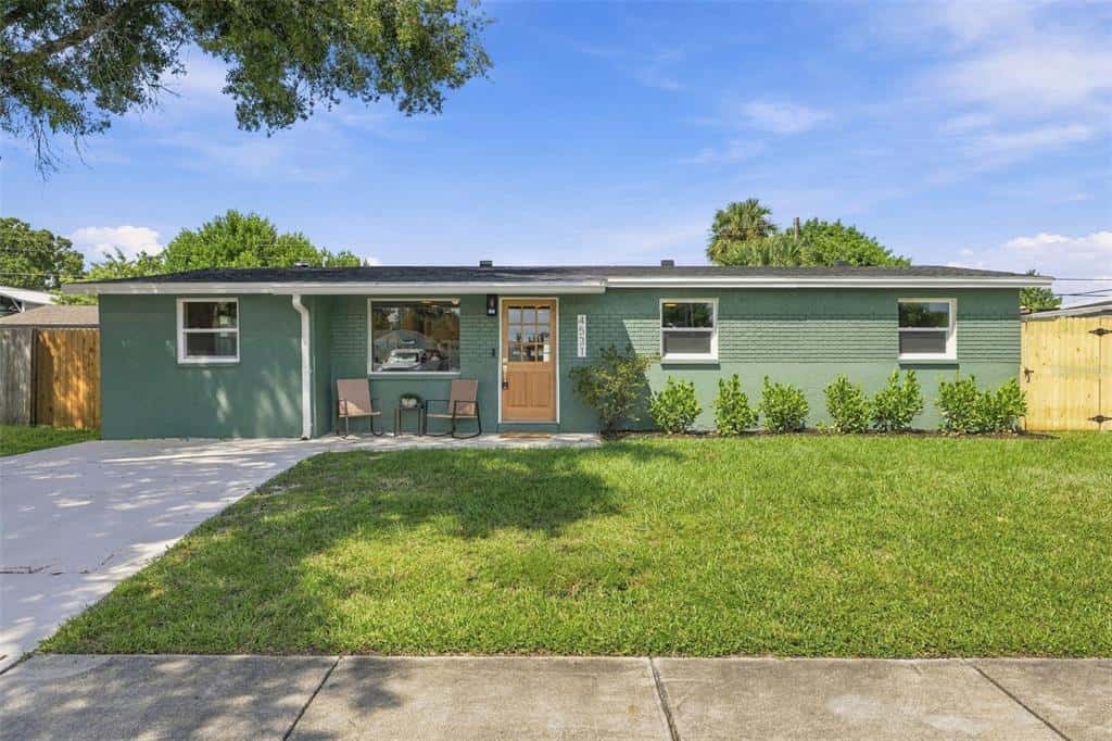 Single Family Residence in TAMPA