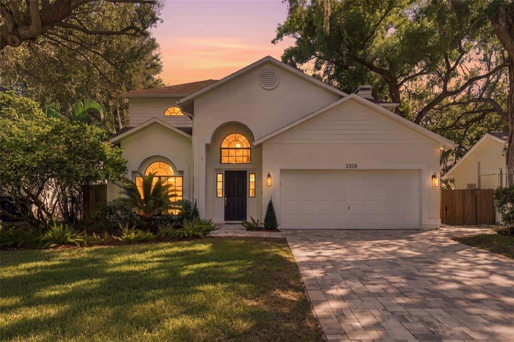 Single Family Residence in TAMPA