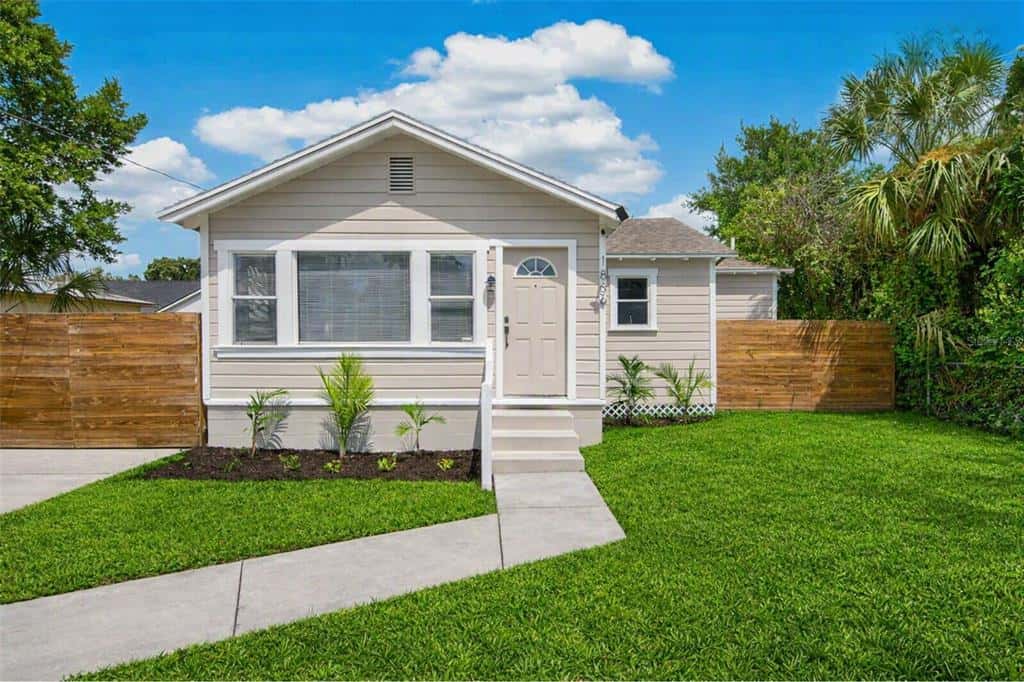 Single Family Residence in TAMPA