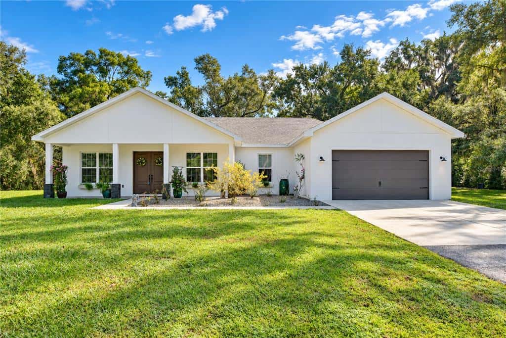 Single Family Residence in ZEPHYRHILLS
