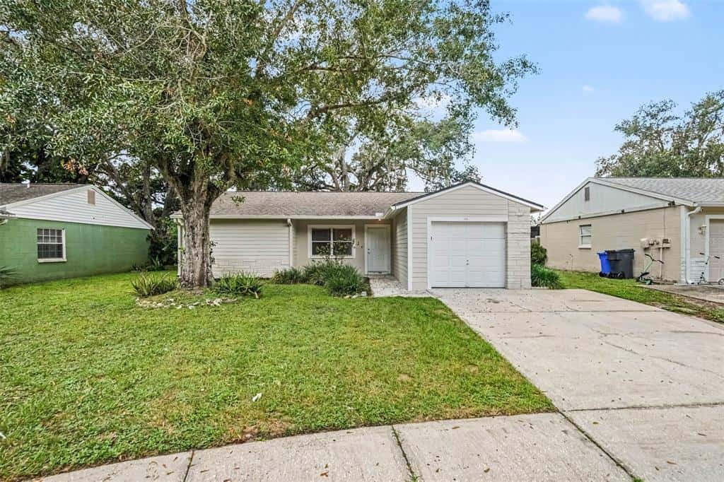 Single Family Residence in TAMPA