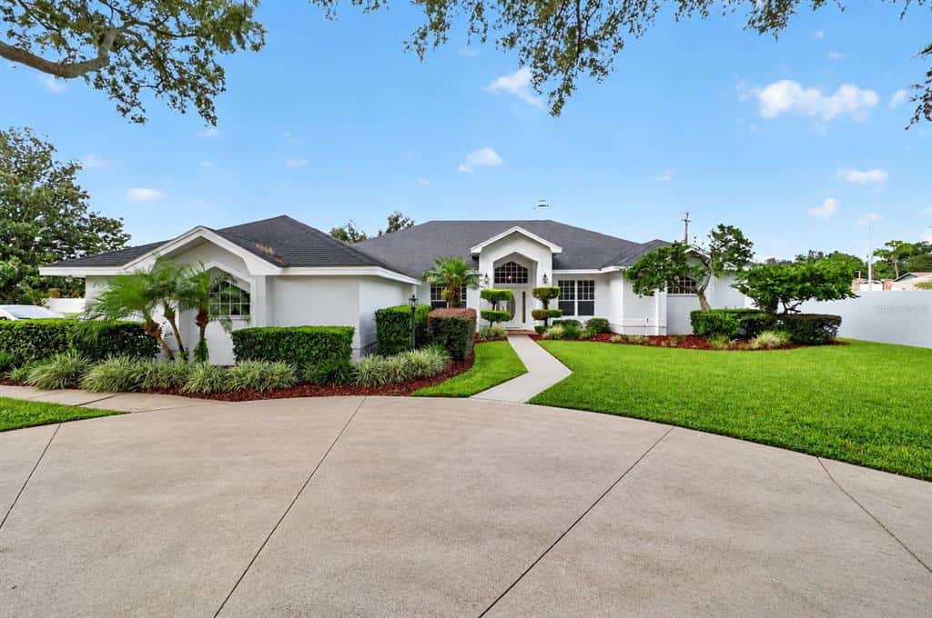 Single Family Residence in LAKELAND