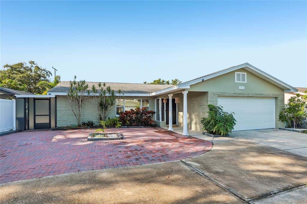 Single Family Residence in SEMINOLE