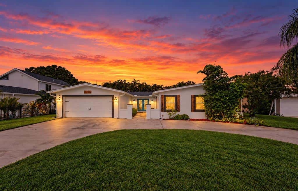 Single Family Residence in TAMPA