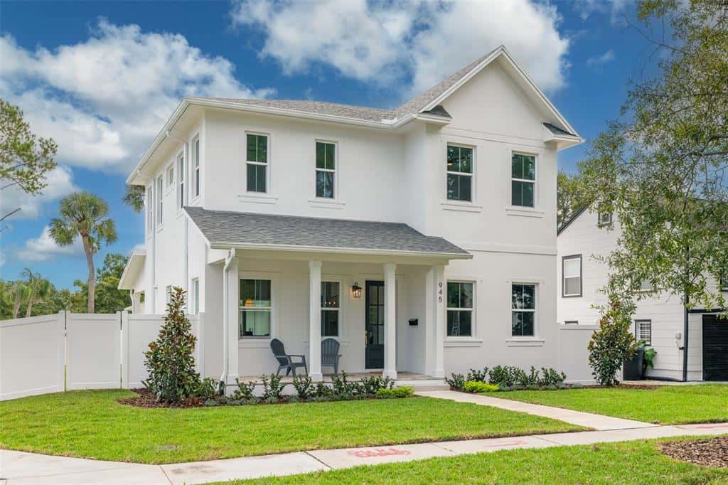 Single Family Residence in ST PETERSBURG
