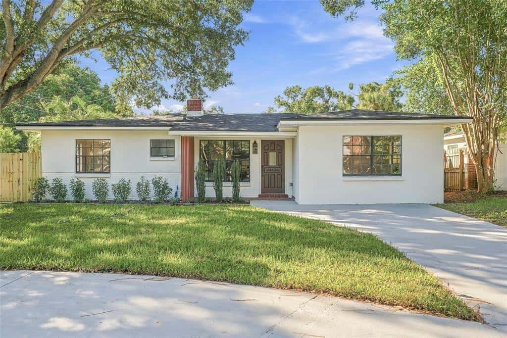 Single Family Residence in TAMPA