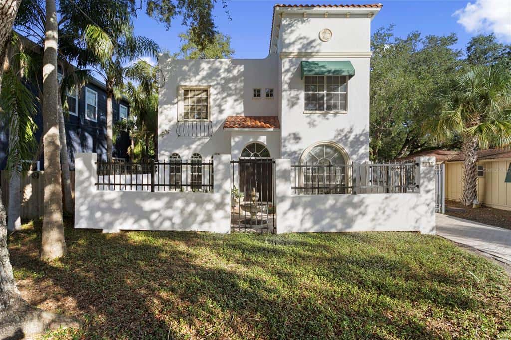Single Family Residence in TAMPA