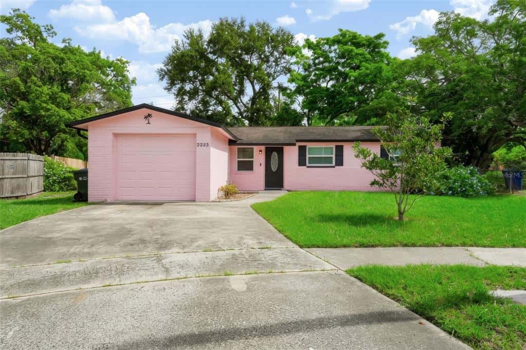Single Family Residence in LARGO