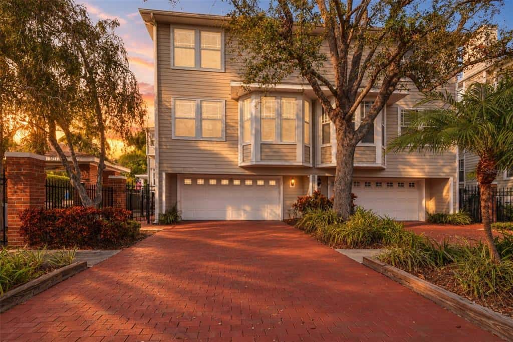Townhouse in TAMPA