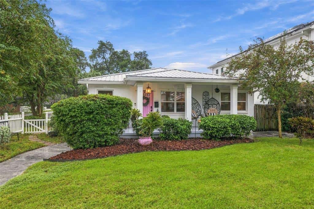 Single Family Residence in TAMPA