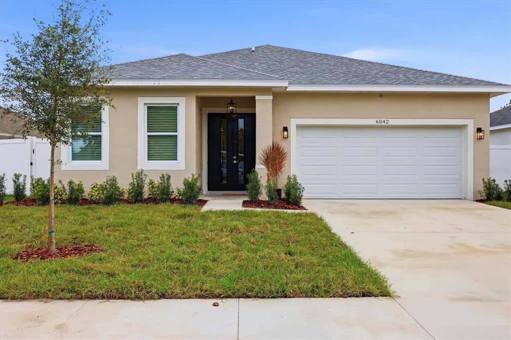 Single Family Residence in PINELLAS PARK