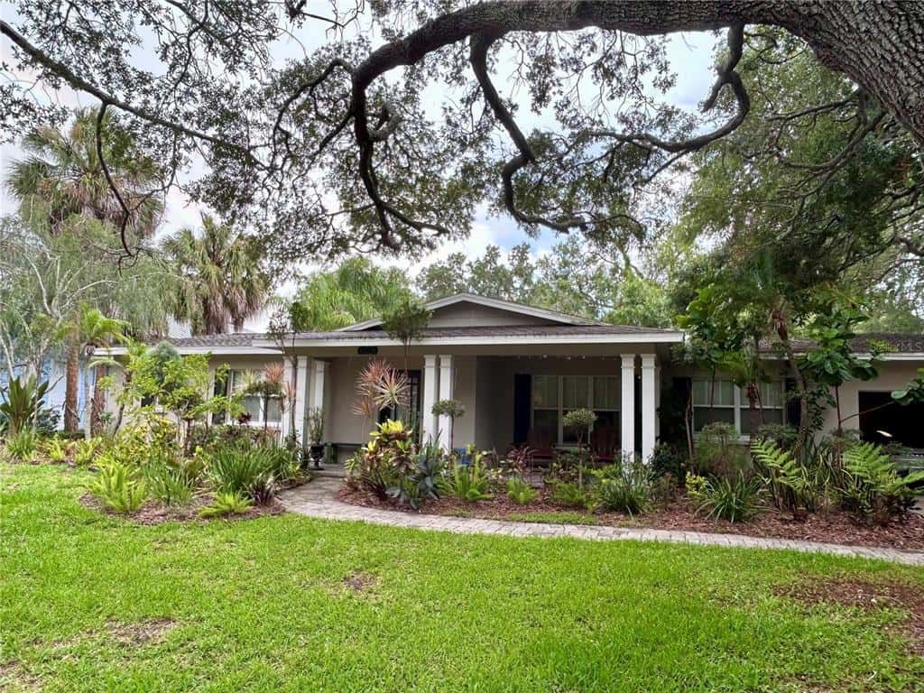 Single Family Residence in TAMPA