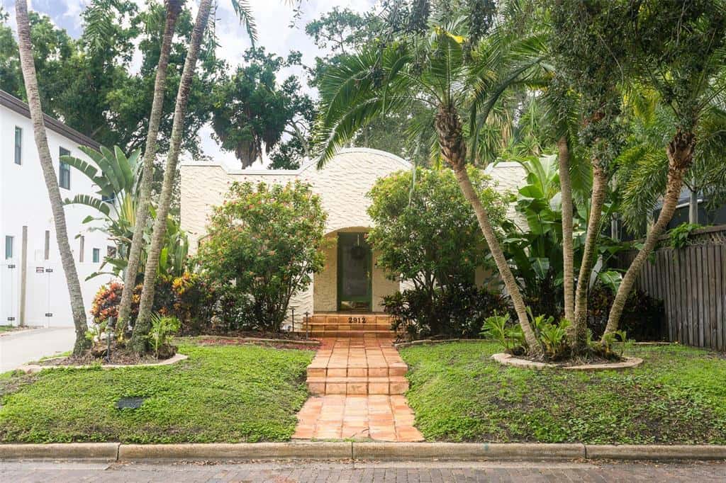 Single Family Residence in TAMPA