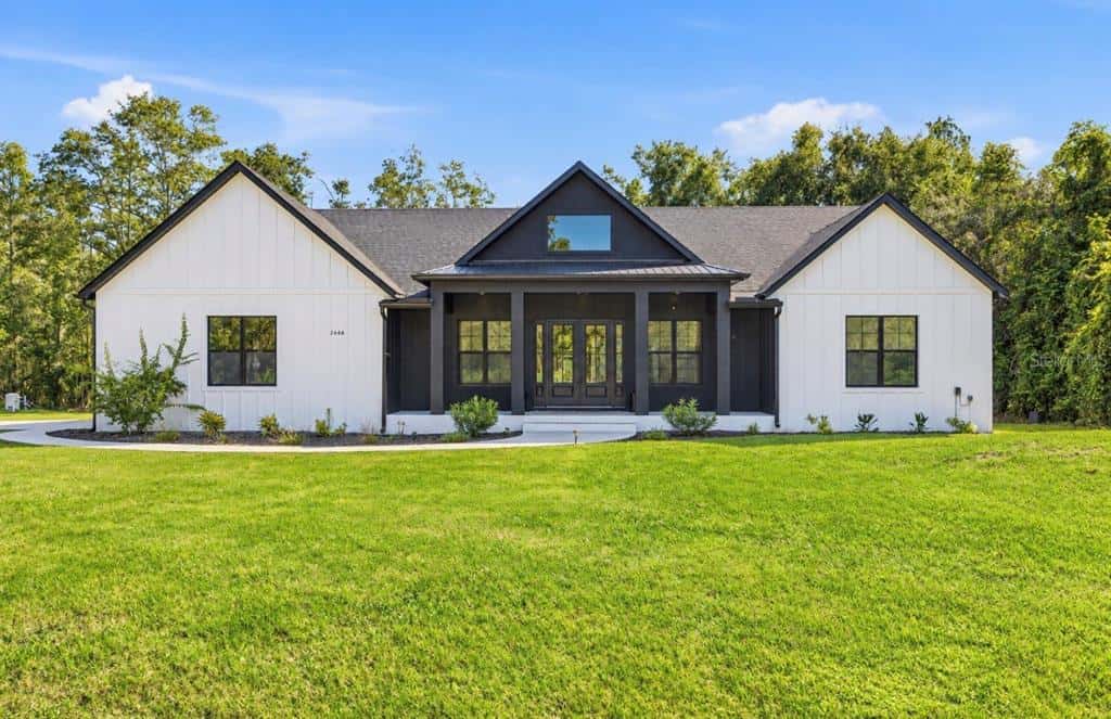 Single Family Residence in LAND O LAKES