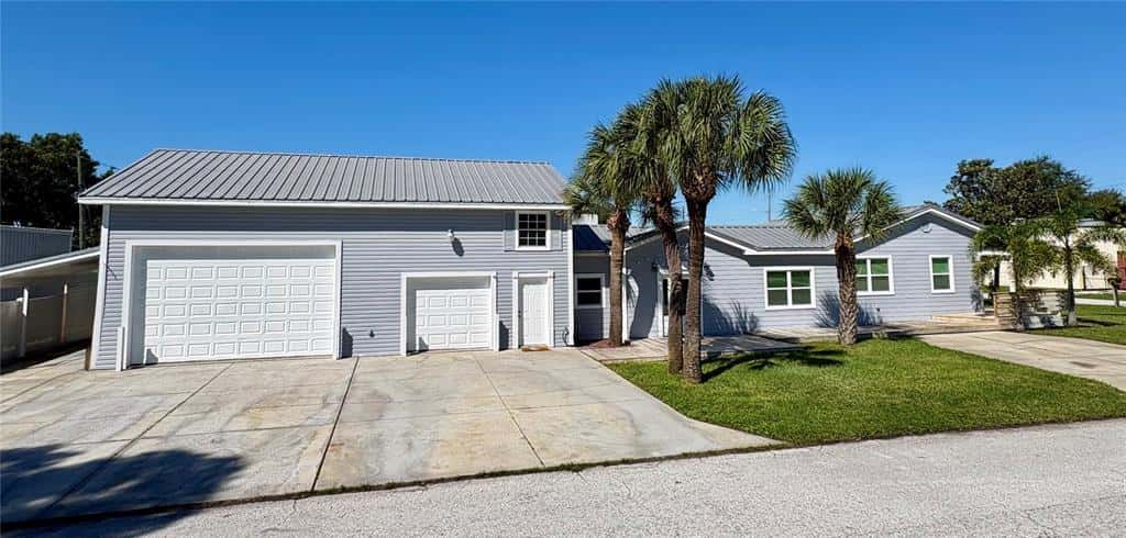 Single Family Residence in PINELLAS PARK
