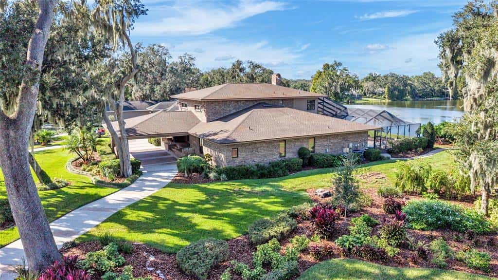 Single Family Residence in LAKELAND