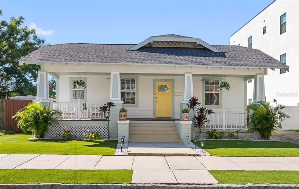 Single Family Residence in TAMPA