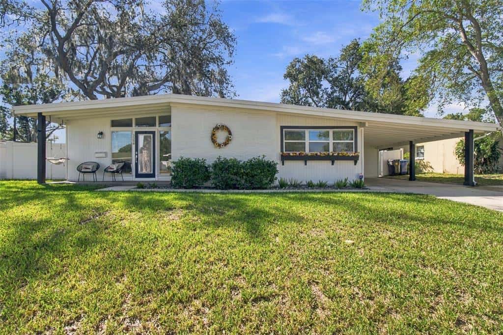 Single Family Residence in TAMPA