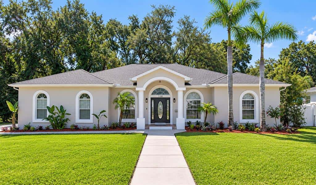 Single Family Residence in TAMPA