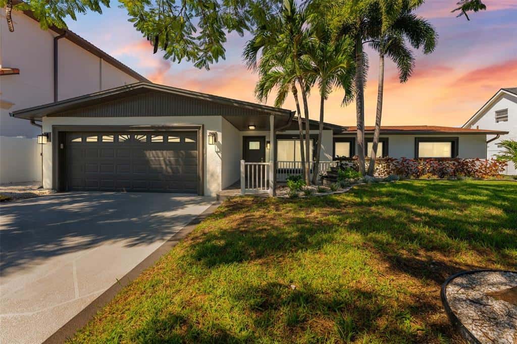 Single Family Residence in TAMPA