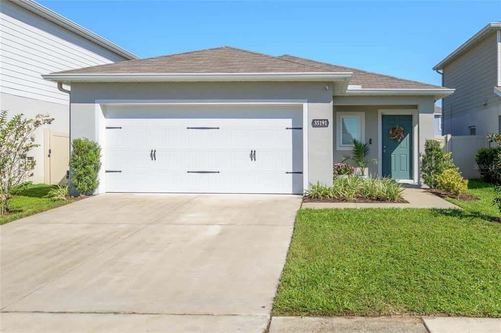Single Family Residence in ZEPHYRHILLS
