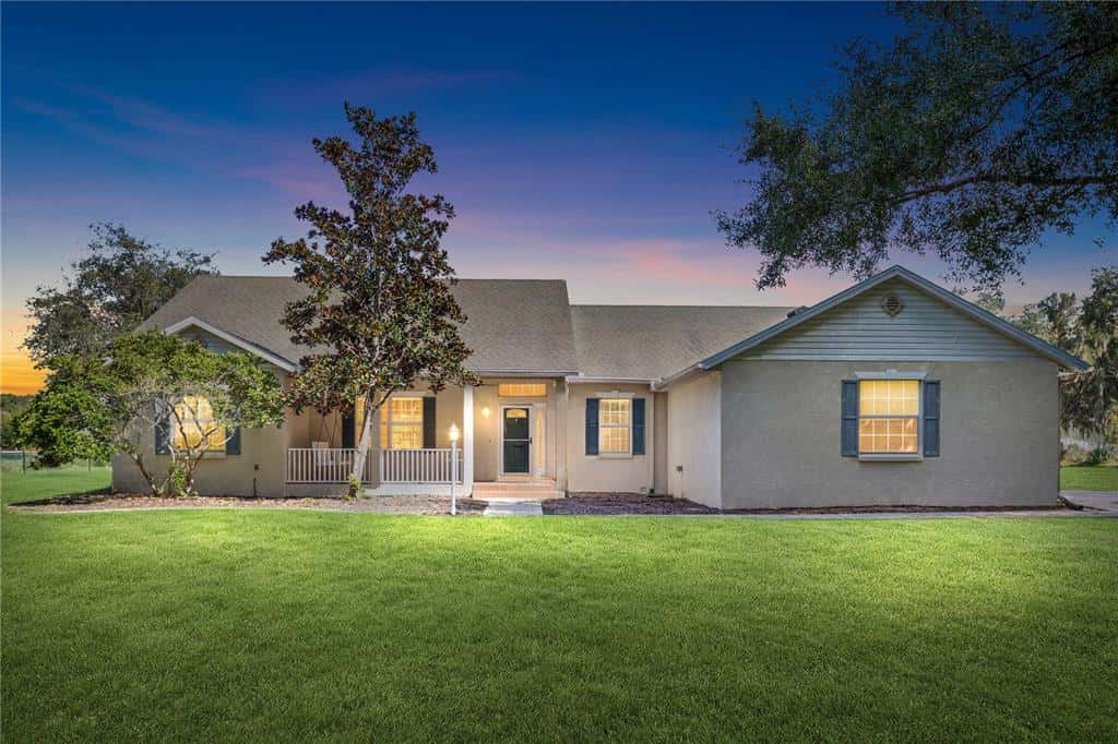 Single Family Residence in LAND O LAKES